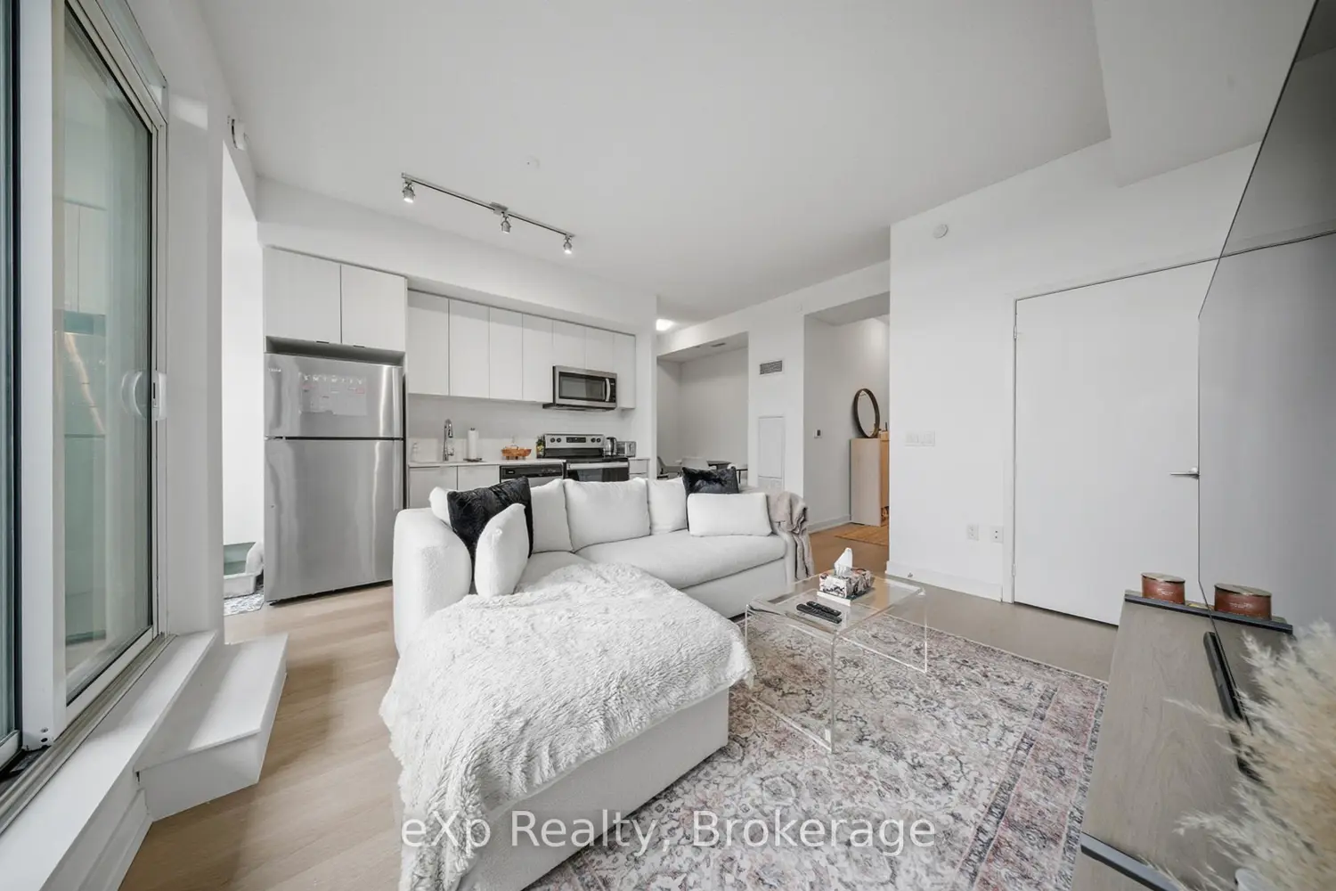 Additional image 7 of 859 The Queensway 209