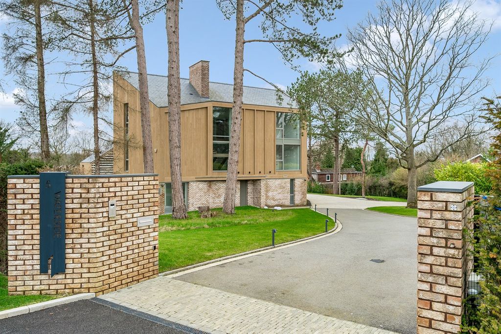 5 bed detached house for saleWaterbank Place, Prestbury, Macclesfield SK10