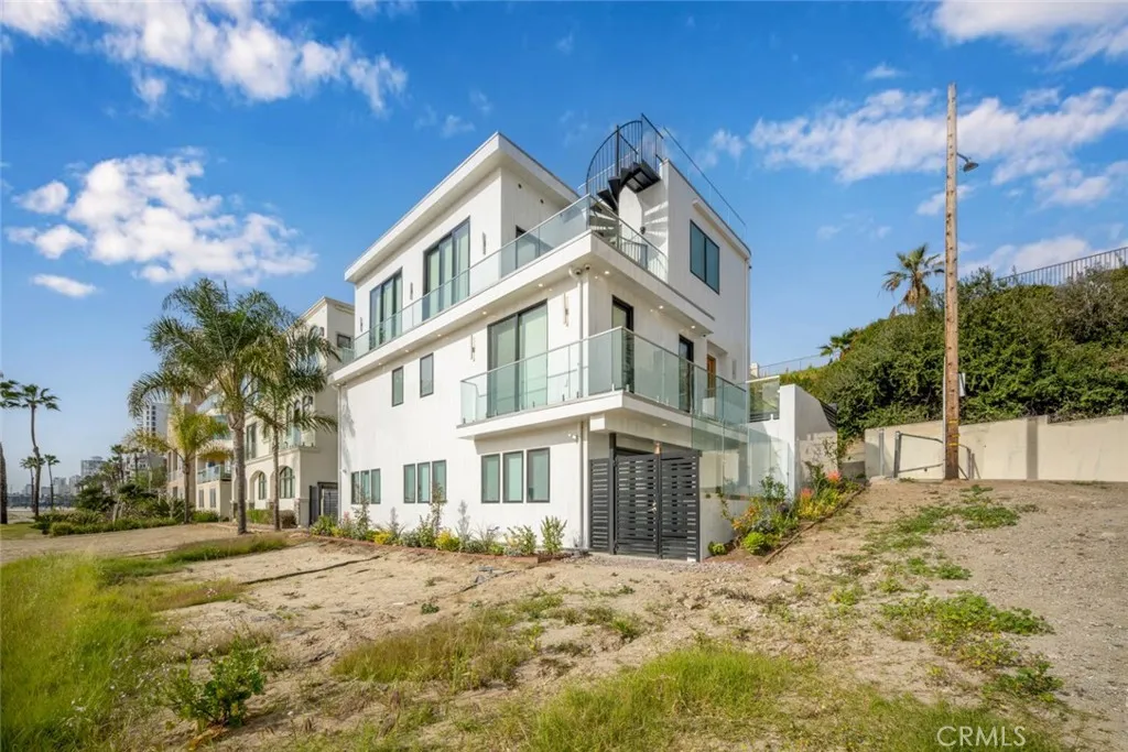 1724 Bluff Pl, Long Beach, CA 90802