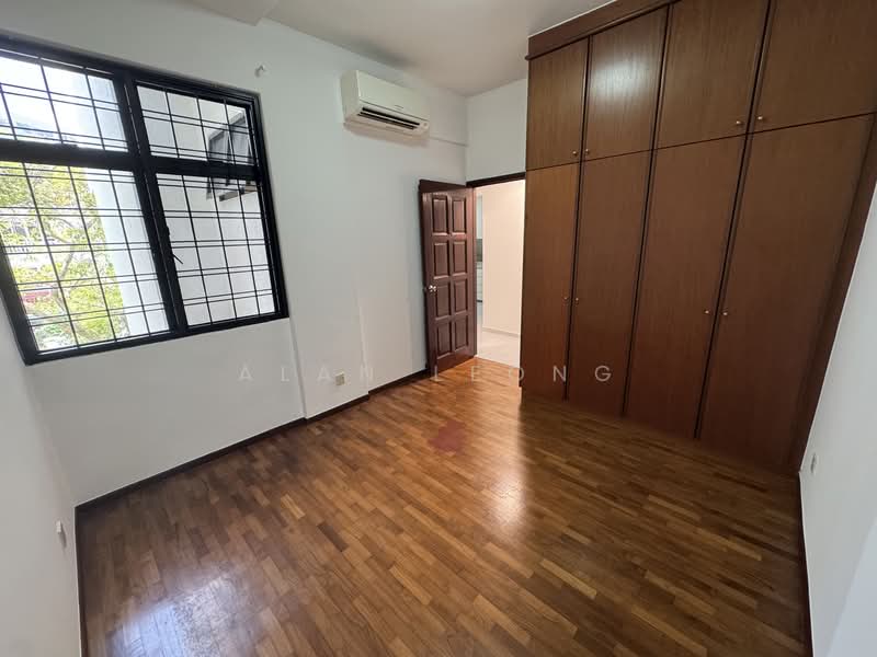 Additional image 14 of Loyang Besar Close