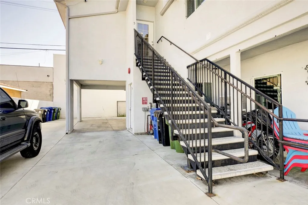 Additional image 3 of 14328 Gilmore St Unit 5, Van Nuys, CA 91401