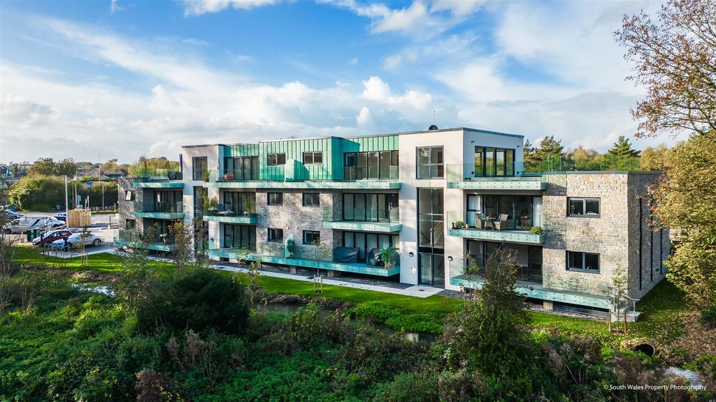 2 bed flat for salePlas Dorlan, Minafon, Cowbridge CF71