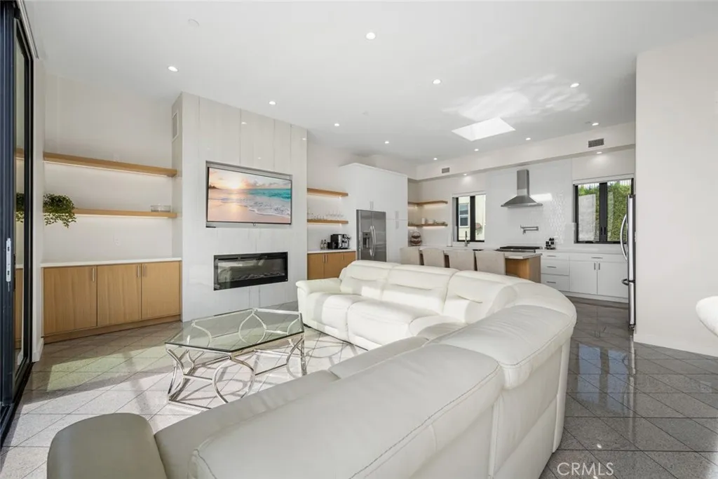 Additional image 10 of 1724 Bluff Pl, Long Beach, CA 90802