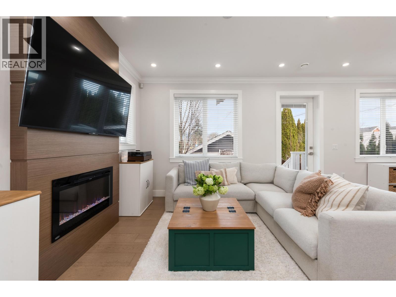 2876 CLARK DRIVE
