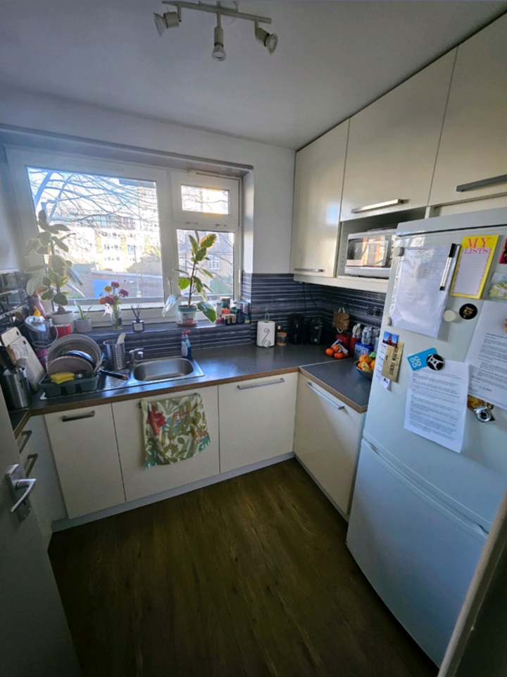Room in a Shared Flat, Ethelburga Street, SW11, N1 7GU