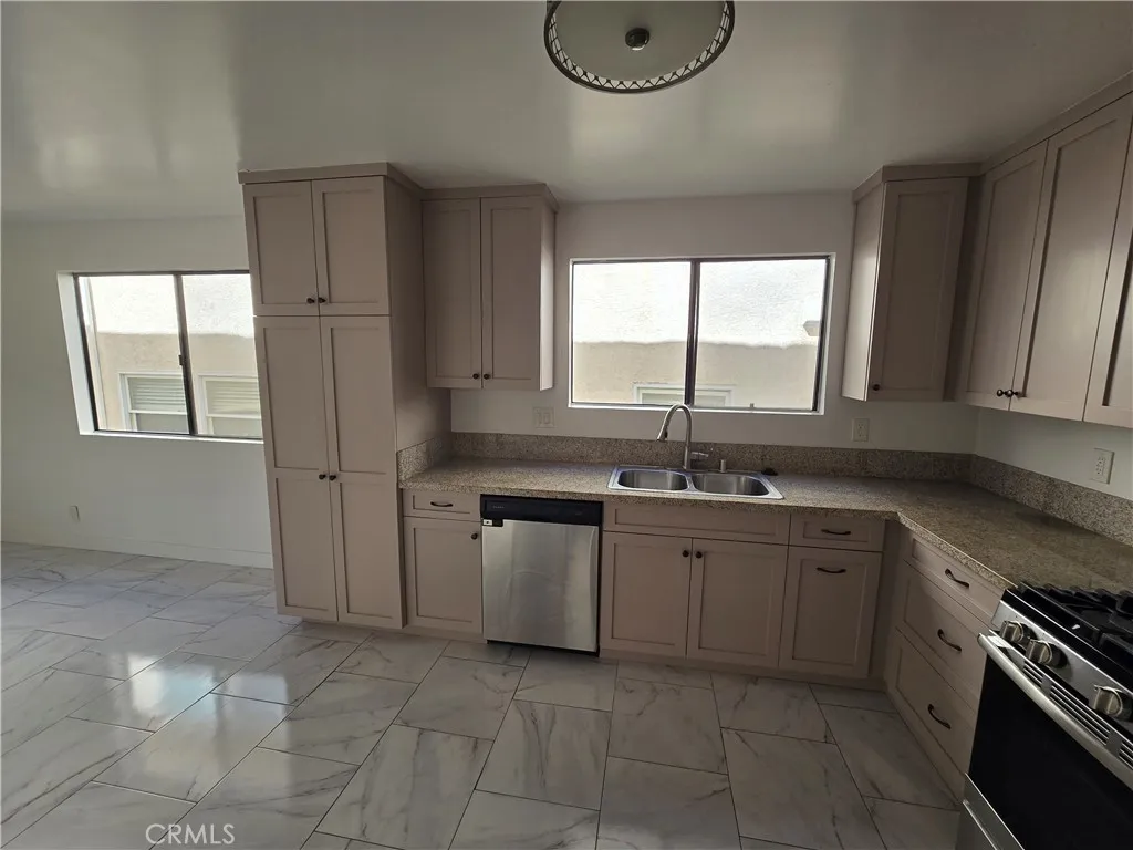 Additional image 11 of 2440 Penmar Avenue Unit 2, Venice, CA 90291