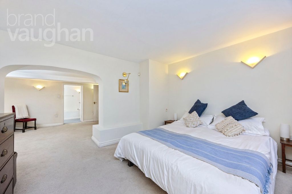 Additional image 10 of 3 bed flat for saleLewes Crescent, Brighton, East Sussex BN2