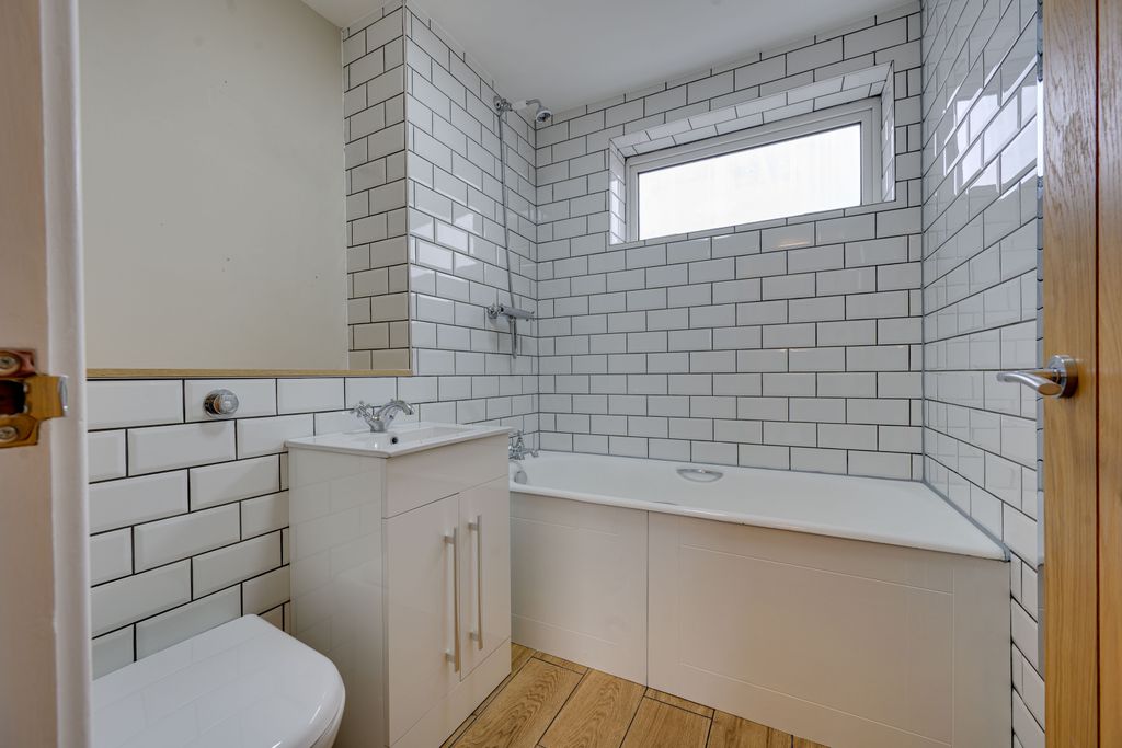 Additional image 14 of 2 bed flat for saleWolsey Court, Felixstowe IP11