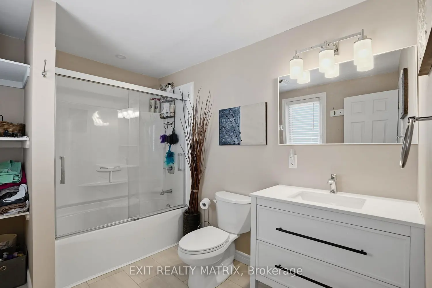 Additional image 16 of 1691-1695 Saint-Laurent Street