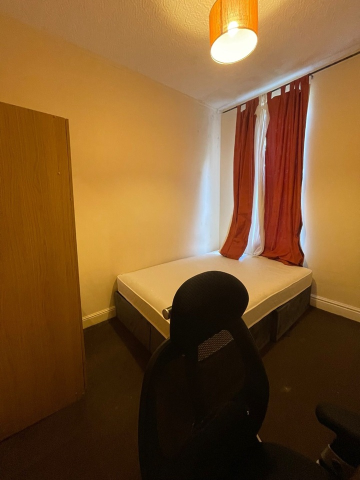 Additional image 11 of Room in a Shared House, Hyde Park Road, LS6, LS6 1AJ