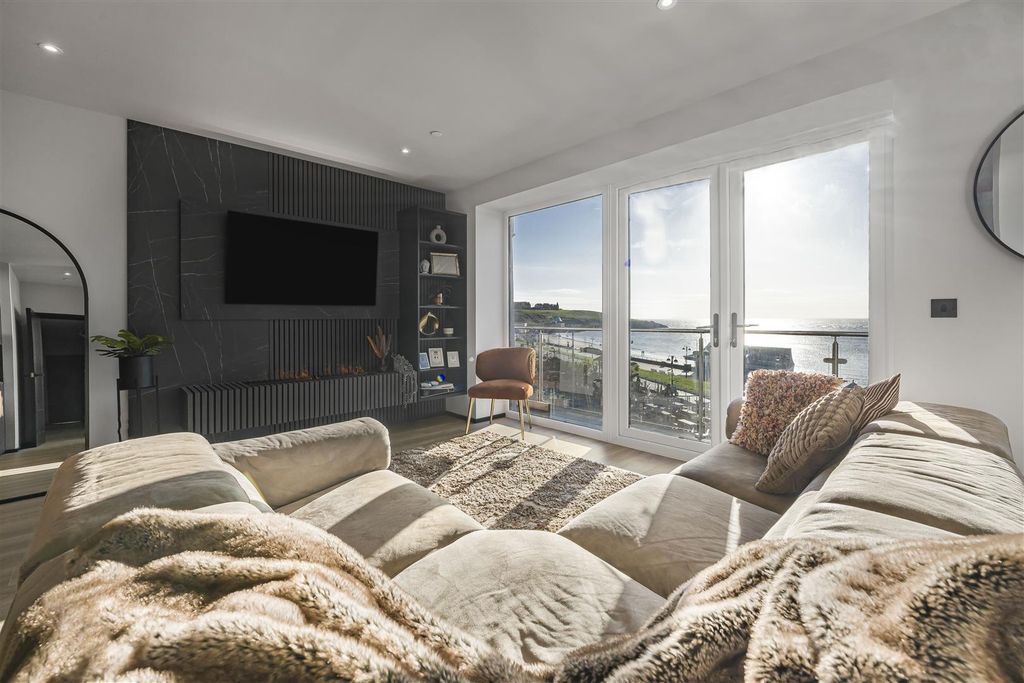 3 bed flat for salePenthouse Apartment Six, Elysium, The Old Harbour CF62 photo 3