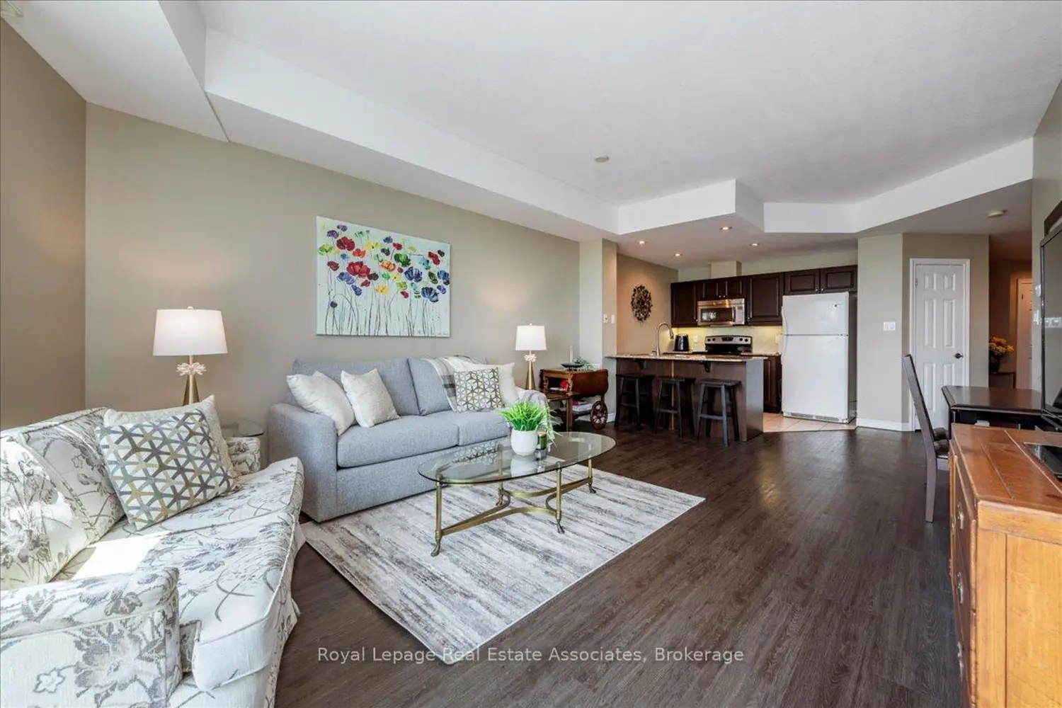 37 Ellen Street 811 photo 4