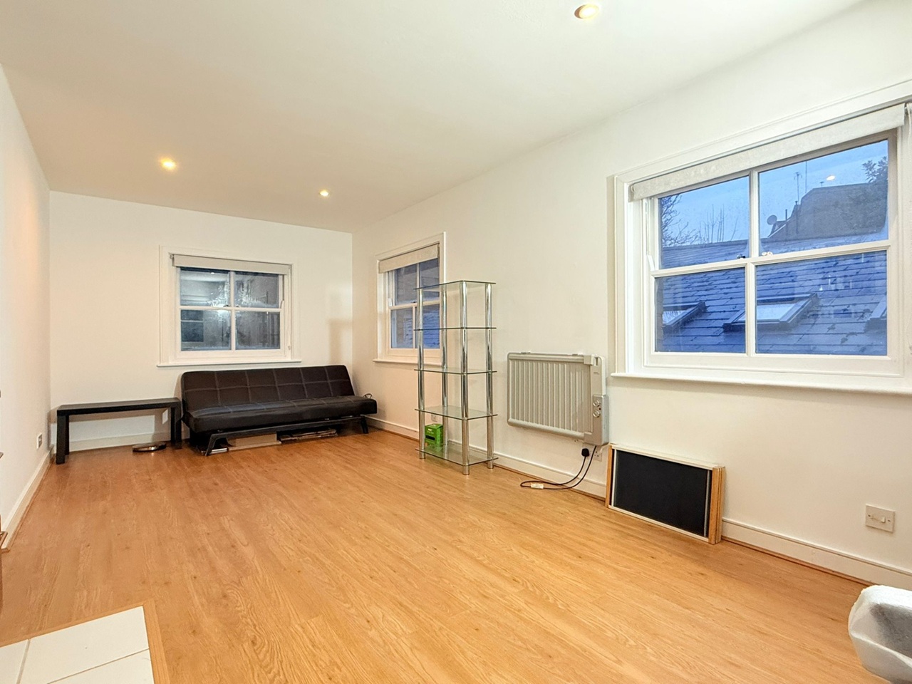 2 Bed Flat, Pembroke Road, W8, N1 7GU