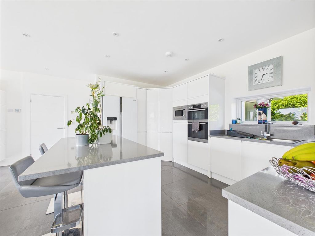 Additional image 13 of 4 bed detached house for saleArosfa Avenue, Porthcawl CF36