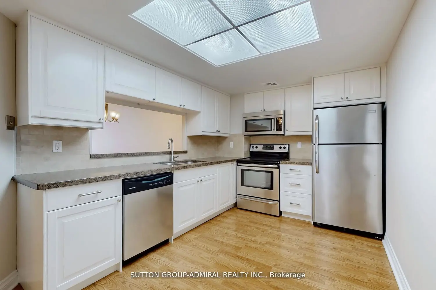 7601 Bathurst Street 1107 photo 2