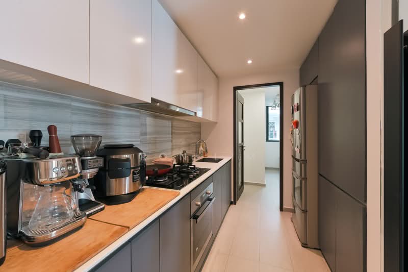 152 Canberra Drive photo 5