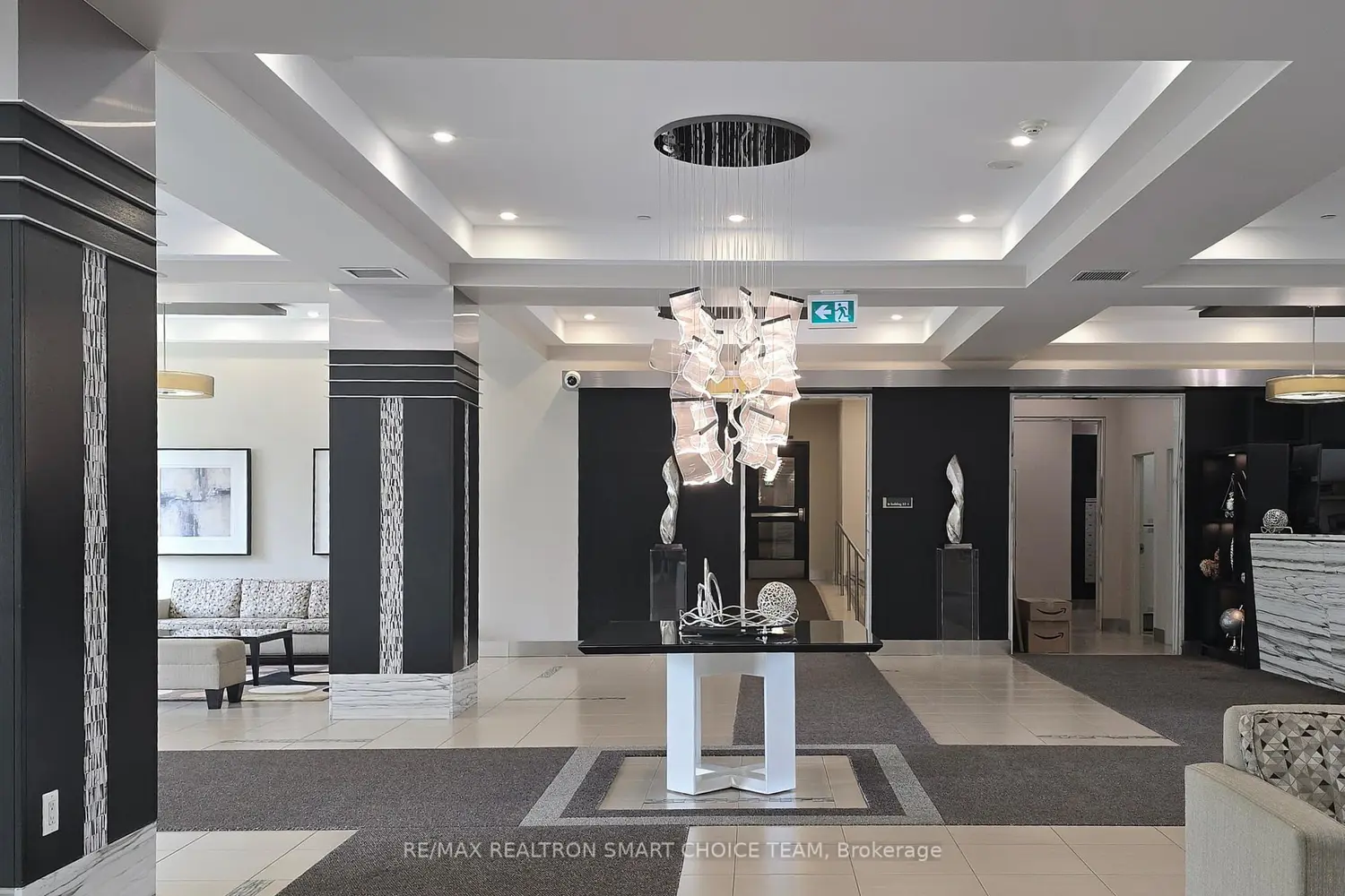 75 South Town Centre Boulevard 1511 photo 2