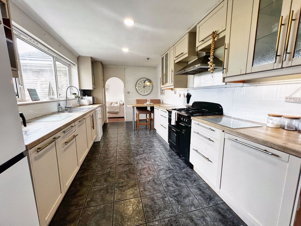 Additional image 4 of 4 bed detached house for salePintail Close, Porthcawl CF36