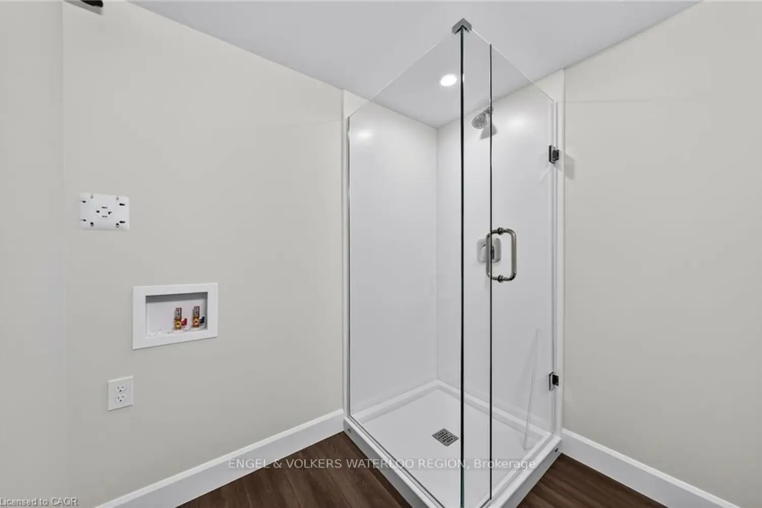 Additional image 11 of 3202 Vivian Line 45