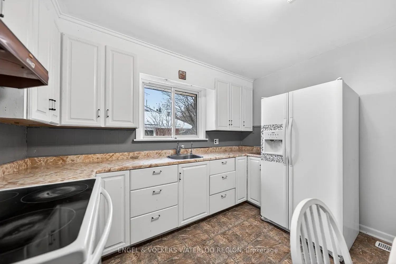 220 Clark Avenue photo 5