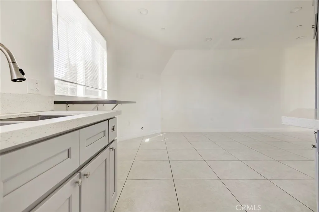 Additional image 10 of 14328 Gilmore St Unit 5, Van Nuys, CA 91401