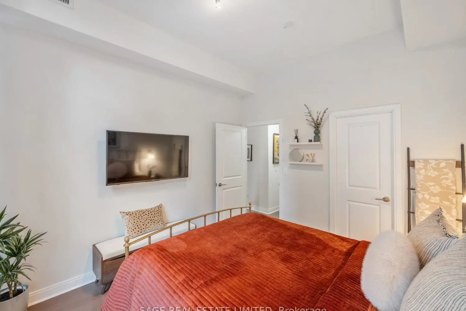 Additional image 18 of 21 Scollard Street 608