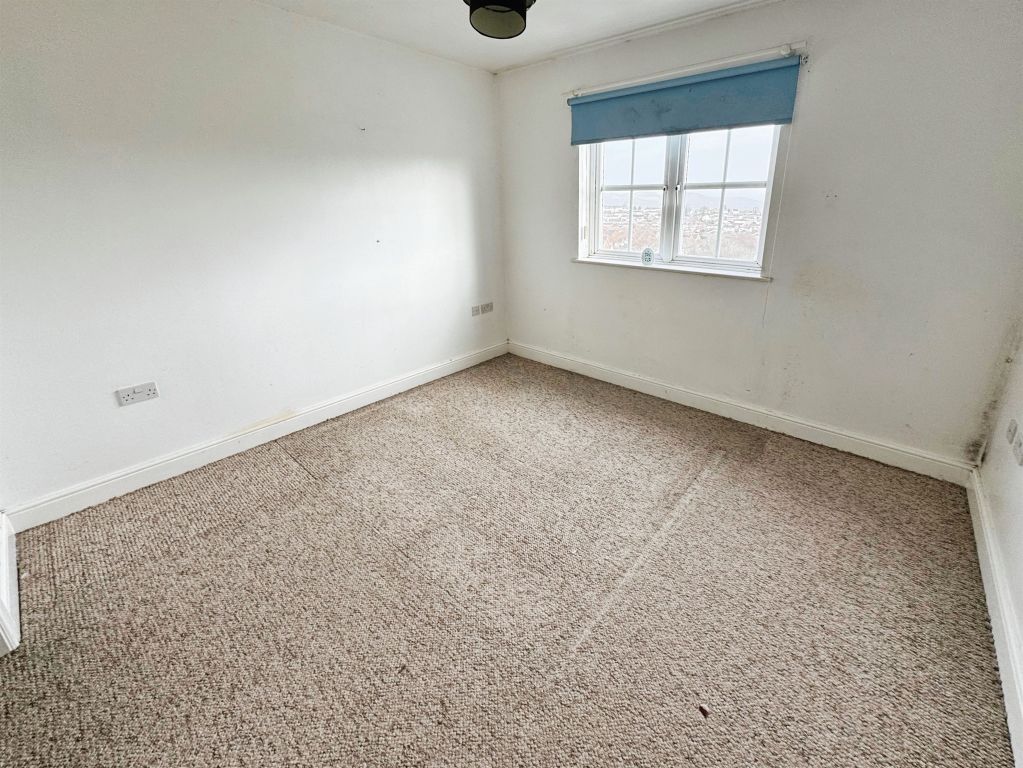 2 bed flat for saleSword Hill, Caerphilly CF83 photo 4
