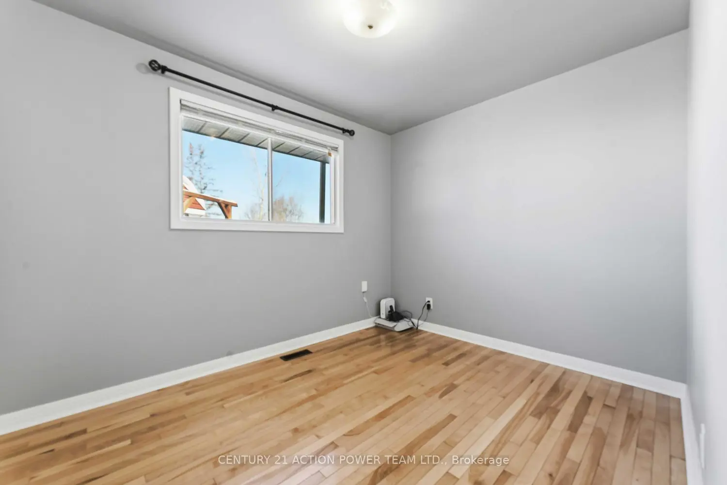 Additional image 10 of 1705 Old Montreal Road