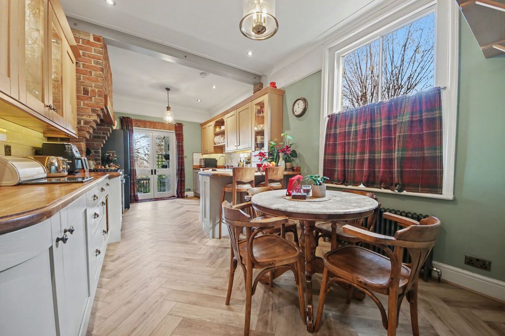 Additional image 11 of 6 bed property for saleThorold Road, Bitterne Park SO18