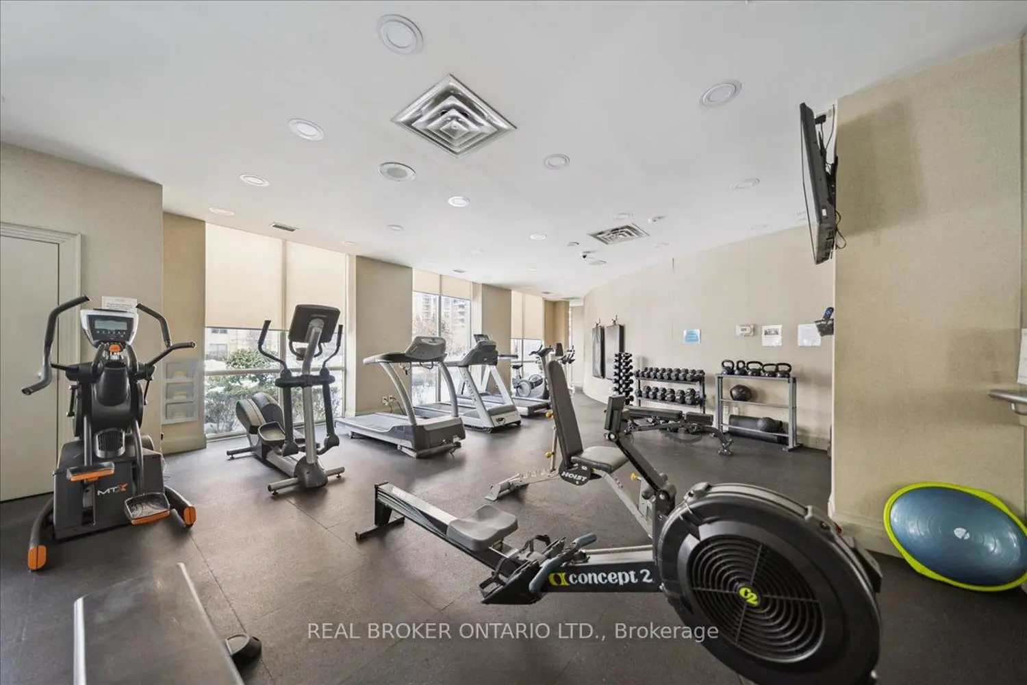28 Harrison Garden Boulevard 808