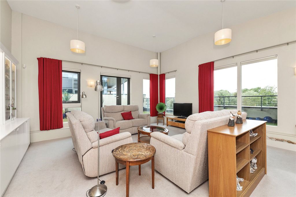 3 bed flat for saleRiverside Place, Cambridge, Cambridgeshire CB5 photo 2