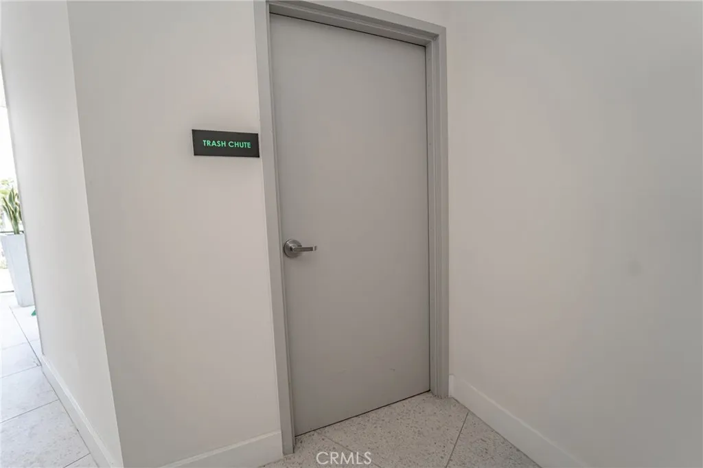 Additional image 77 of 2828 London Street Unit 206, Los Angeles, CA 90026