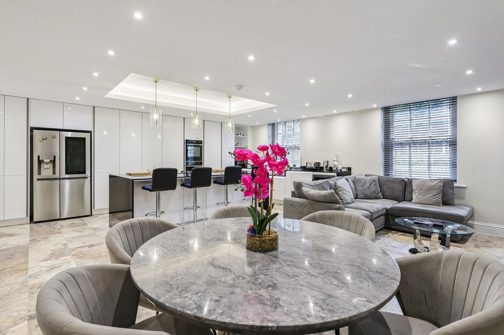 Additional image 4 of 4 bed flat for saleOttershaw Park, Ottershaw, Chertsey, Surrey KT16