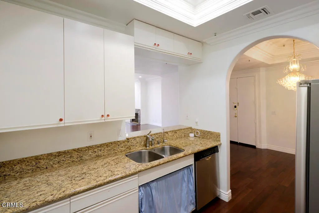 Additional image 40 of 4830 Elmwood Avenue Unit 206, Los Angeles, CA 90004