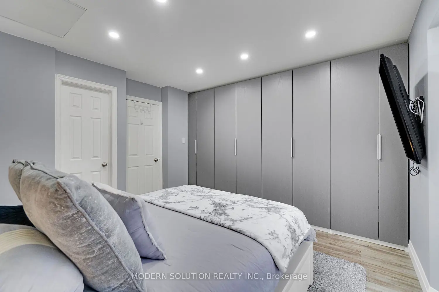 Additional image 10 of 3480 Upper Middle Road 29