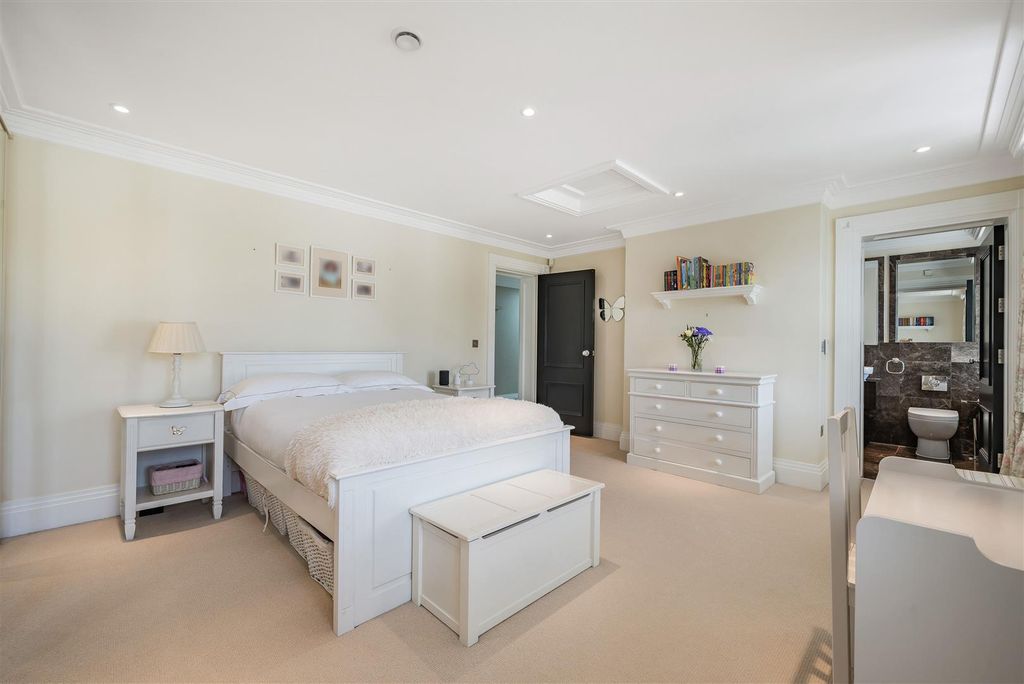 Additional image 28 of 3 bed flat for saleWoodland Way, Kingswood KT20