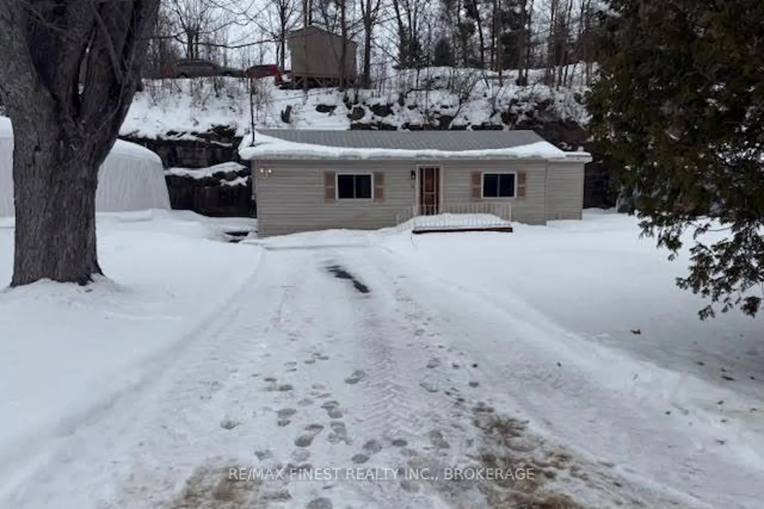 5 Pine Point Avenue photo 2
