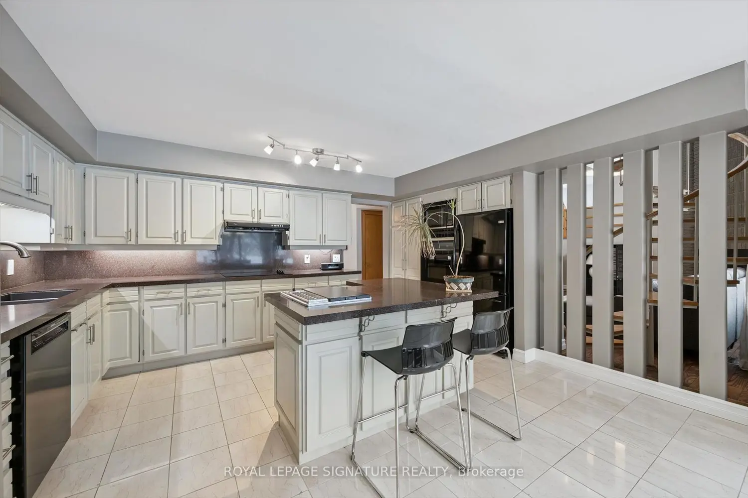 Additional image 5 of 28 Manswood Crescent