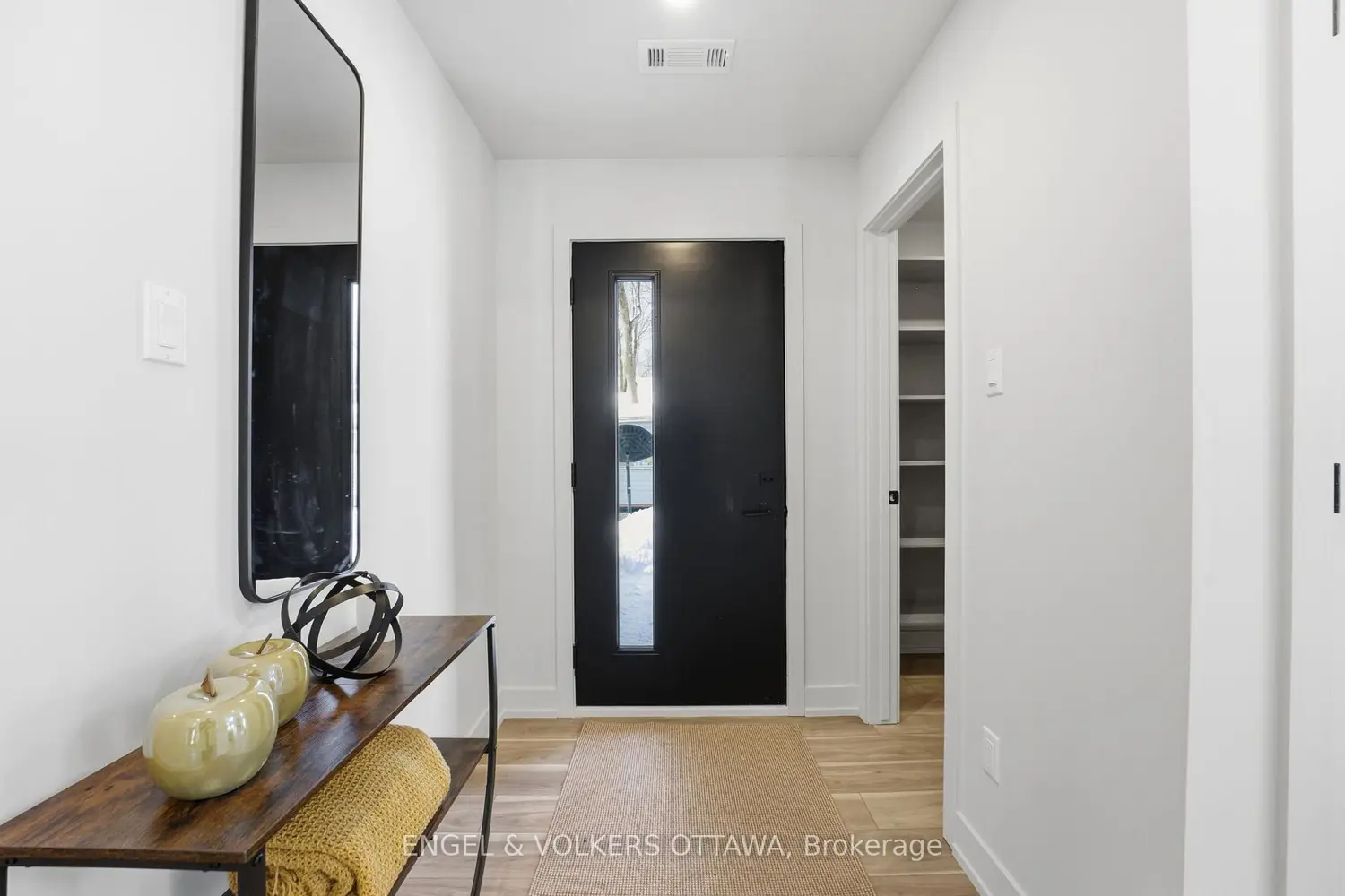 557 Bayview Drive photo 3
