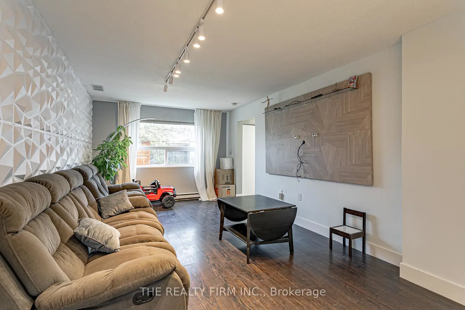 Additional image 5 of 271 Thames Street 12