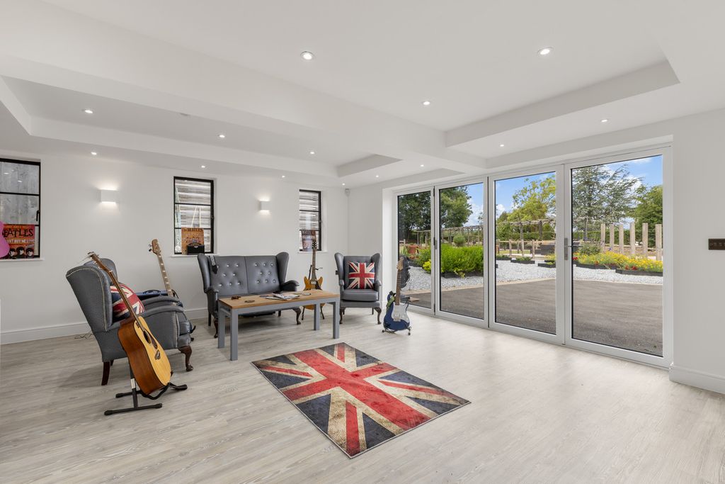 Additional image 10 of 6 bed detached house for saleWawensmere Road, Henley-In-Arden B95