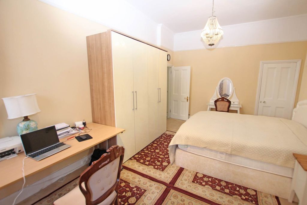 Additional image 17 of 4 bed flat for saleGrassington Road, Eastbourne BN20