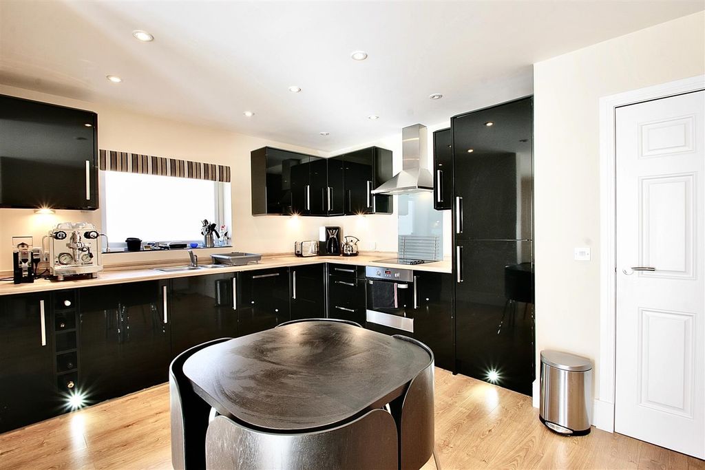 Additional image 9 of 10 bed flat for saleCollege Road, Woking GU22