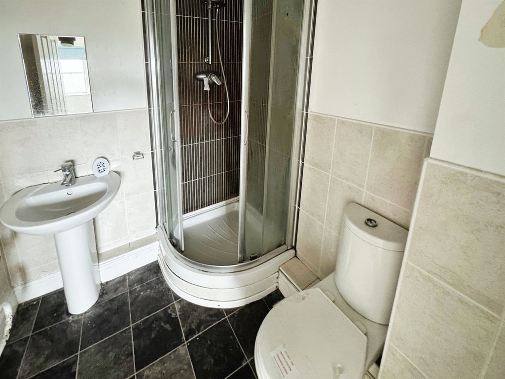 2 bed flat for saleSword Hill, Caerphilly CF83 photo 5