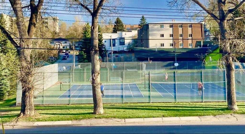 Additional image 4 of 2310 17 Street SW, Calgary, AB, T2T 4M6