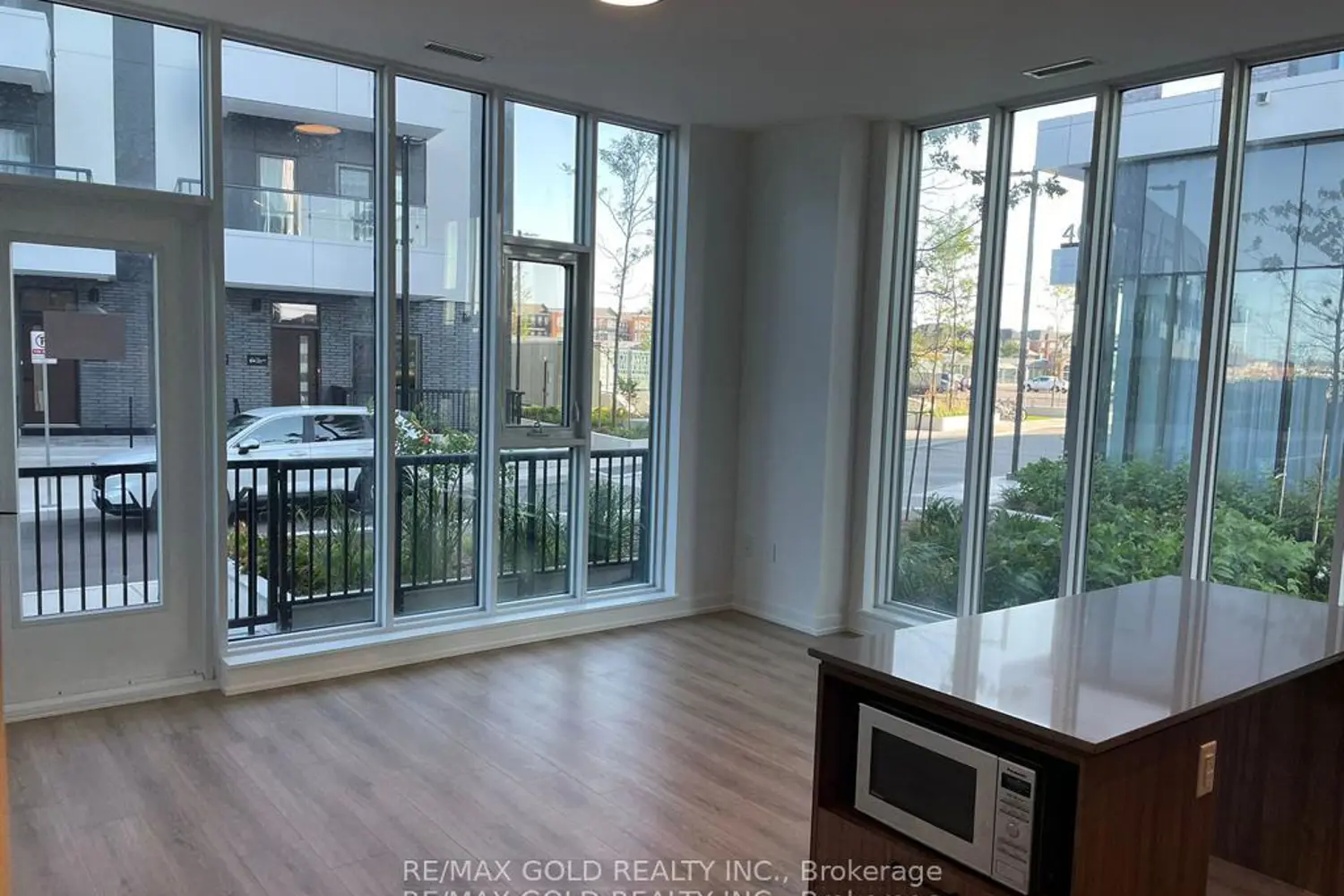 Additional image 14 of 10 Lagerfeld Drive 104