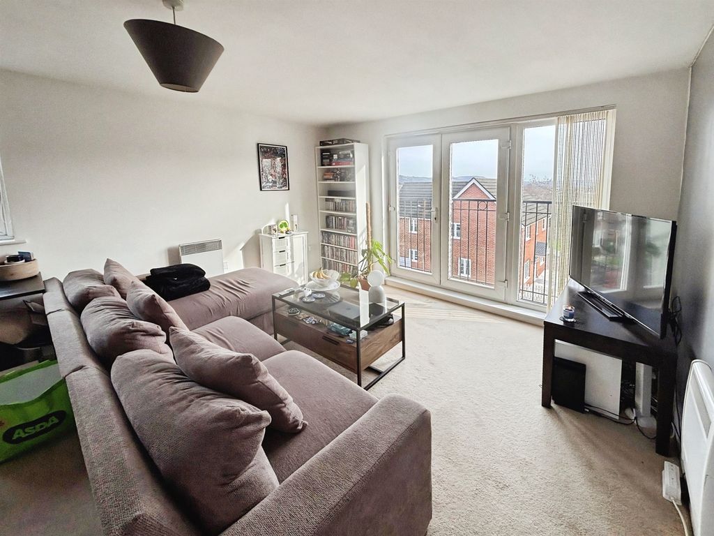 2 bed flat for saleSword Hill, Caerphilly CF83 photo 3