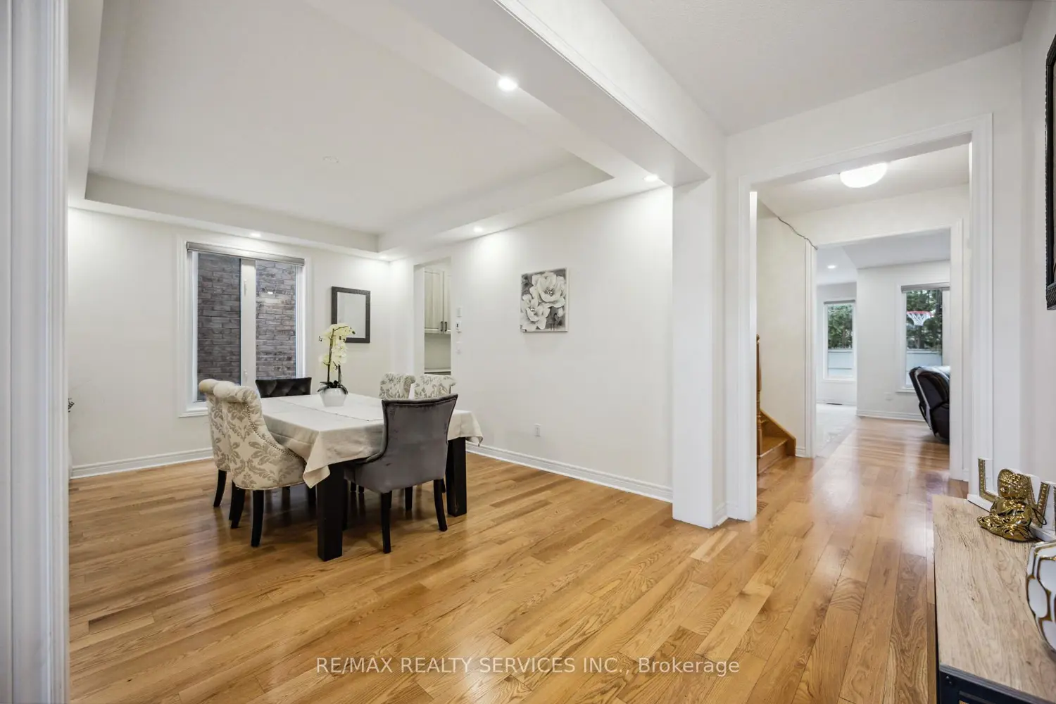 104 Sharpe Crescent photo 5