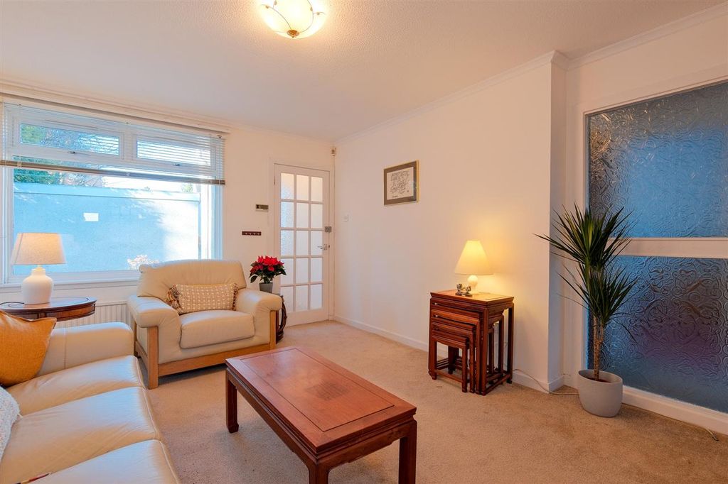 2 bed flat for saleManor Park, Hamilton ML3 photo 3