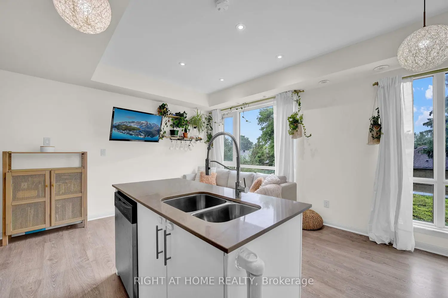 Additional image 6 of 639 Lawrence Avenue 312